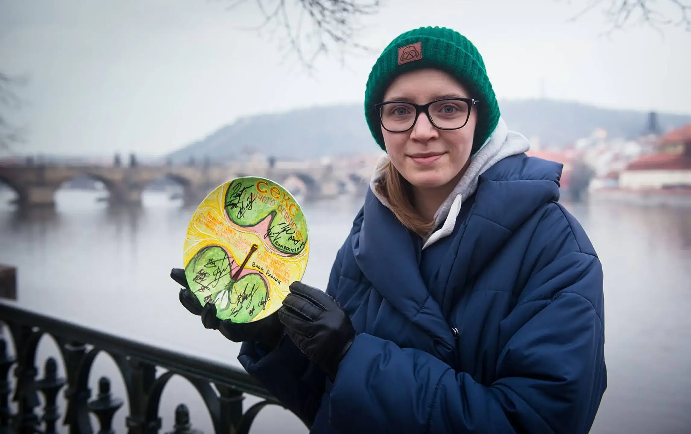 За лаштунками