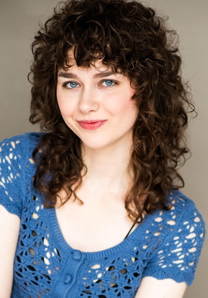 Меггі Ніколь Робертсон